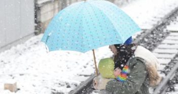 Heavy snow, powerful winds disrupt transportation in Japan