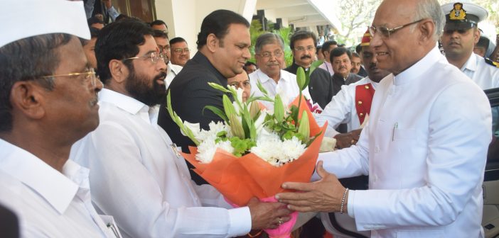 Maharashtra Governor welcomed at Vidhan Bhavan