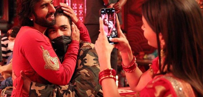 KJo wishes Ranveer on birthday with candid pics from 'Rocky Aur Rani Kii Prem Kahaani' sets